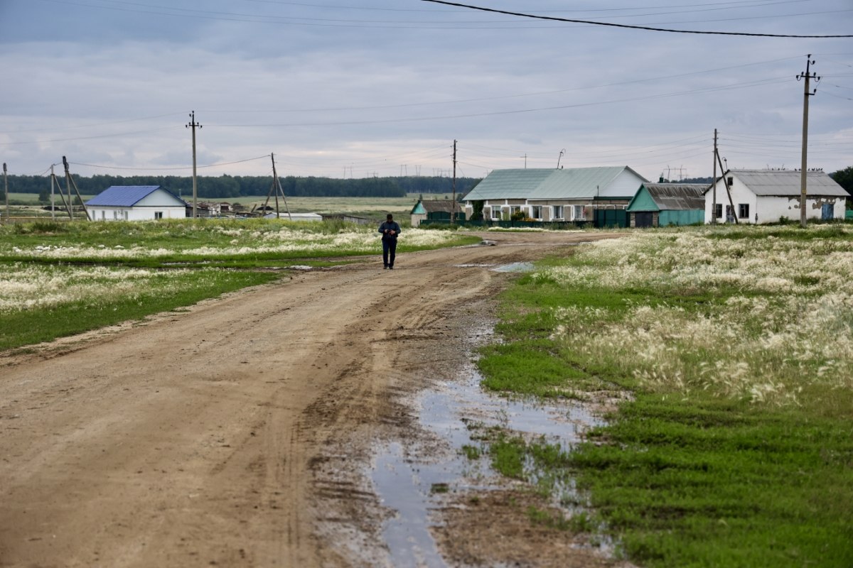 В селе Якупово отремонтируют дорогу по просьбе участника СВО    Улица Нагорная в селе Якупово Красноармейского округа Челябинской области в непогоду становится непроезжей. С просьбой решить эту проблему к администрации округа обратился житель села, находящийся в зоне проведения специальной военной операции.