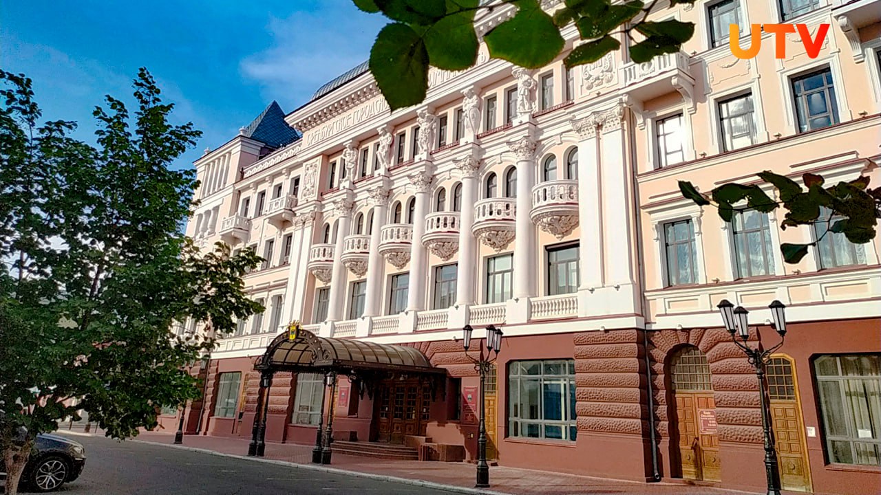 В Оренбурге открылся приём документов на должность главы города Согласно недавно принятому порядку кандидатов могут предложить уполномоченные органы список которых утвердил Заксоб Среди них значатся партии Госдумы Общественная палата Заксобрание министерства и другие Затем список рассмотрит губернатор области Утверждать кандидата на должность главы Оренбурга будут депутаты горсовета путём тайного голосования Заявки принимают в министерстве информполитики Оренбуржья до 13 ноября Подписывайся на UTV Оренбуржье