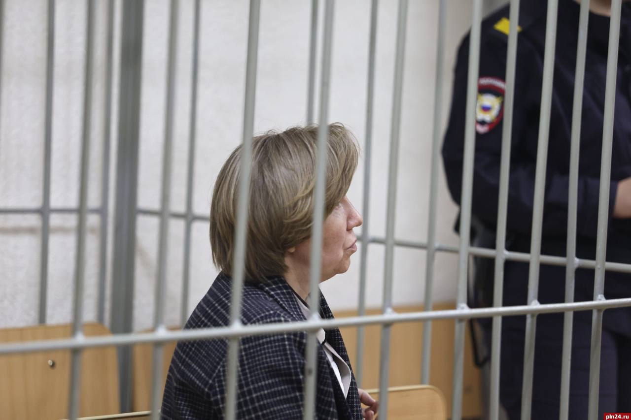 В 10 00 в Псковском городском суде начнутся слушания по делу экс ректора ПсковГУ Натальи Ильиной Ей вменяют ст 159 ч 4 УК Мошенничество особо крупный размер ст 286 ч 3 п е УК Превышение должностных полномочий совершенное из корыстной или иной личной заинтересованности несколько эпизодов