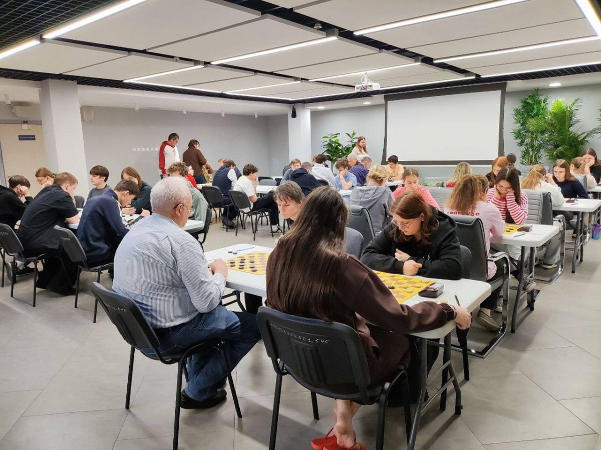 Калужские шашисты завоевали медали в классической программе Чемпионата ЦФО   kaluganews ru fn 1799059 html Калужские шашисты завоевали медали на Чемпионате ЦФО Юлия Медведева досрочно победила в женском турнире Антон Бурсук взял серебро Какие еще достижения Читайте подробности   Прислать новость Подписаться