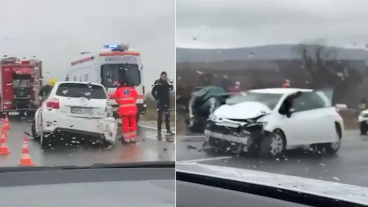 ДТП в Хынчештах   Столкнулись два легковых автомобиля. Подробности пока неизвестны.  Источник: TV8