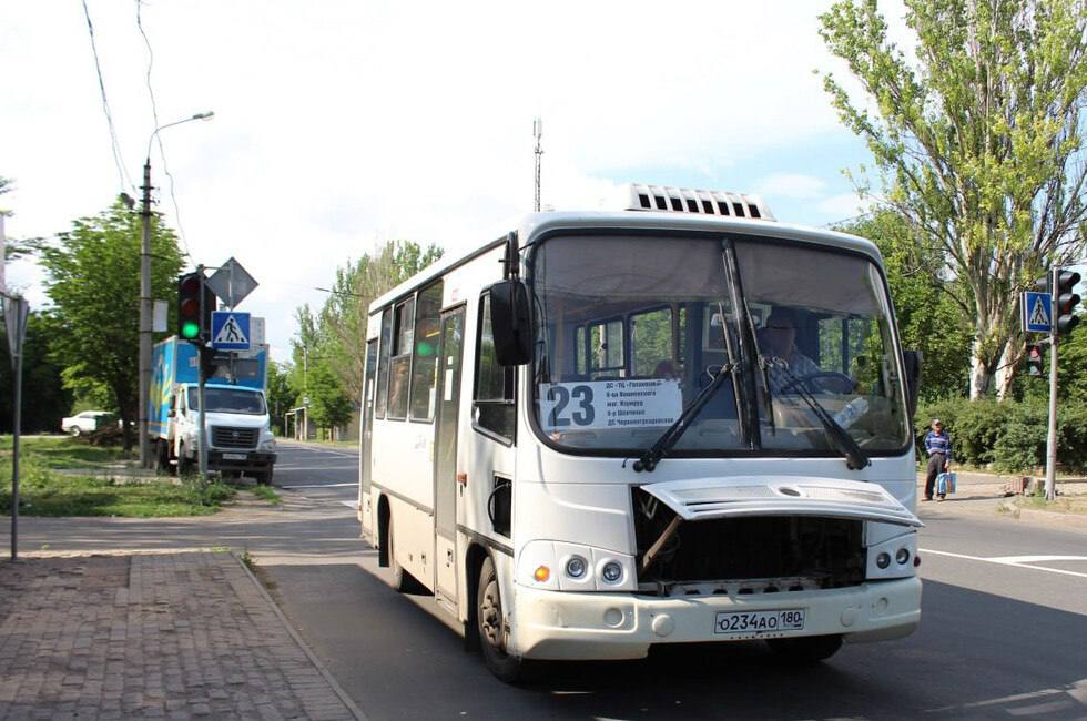 В Донецке с 1 августа вырастет стоимость проезда в ряде автобусов Это связано с ростом затрат у перевозчиков на обслуживание и безопасность пассажиров, сообщили в Минтрансе ДНР. До 40 рублей вырастет цена проезда в автобусах №23 и 24б, которые объединяют столицу региона с Червоногвардейским районом Макеевки. Отметим, что по этой же причине ранее стоимость проезда была увеличена на межмуниципальных автобусах №19 и 19а. Подписаться