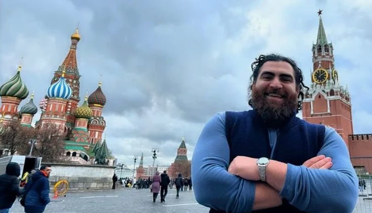В отношении блогера Арсена Маркаряна который возможно вернулся в Россию расследуется дело о реабилитации нацизма источник 112 Коуч женоненавистников попал под расследование ещё весной Всё это время он поливал грязью страну из за границы Тогда же Маркарян был объявлен в розыск Подписаться Отправить новость journalisttrussia bot