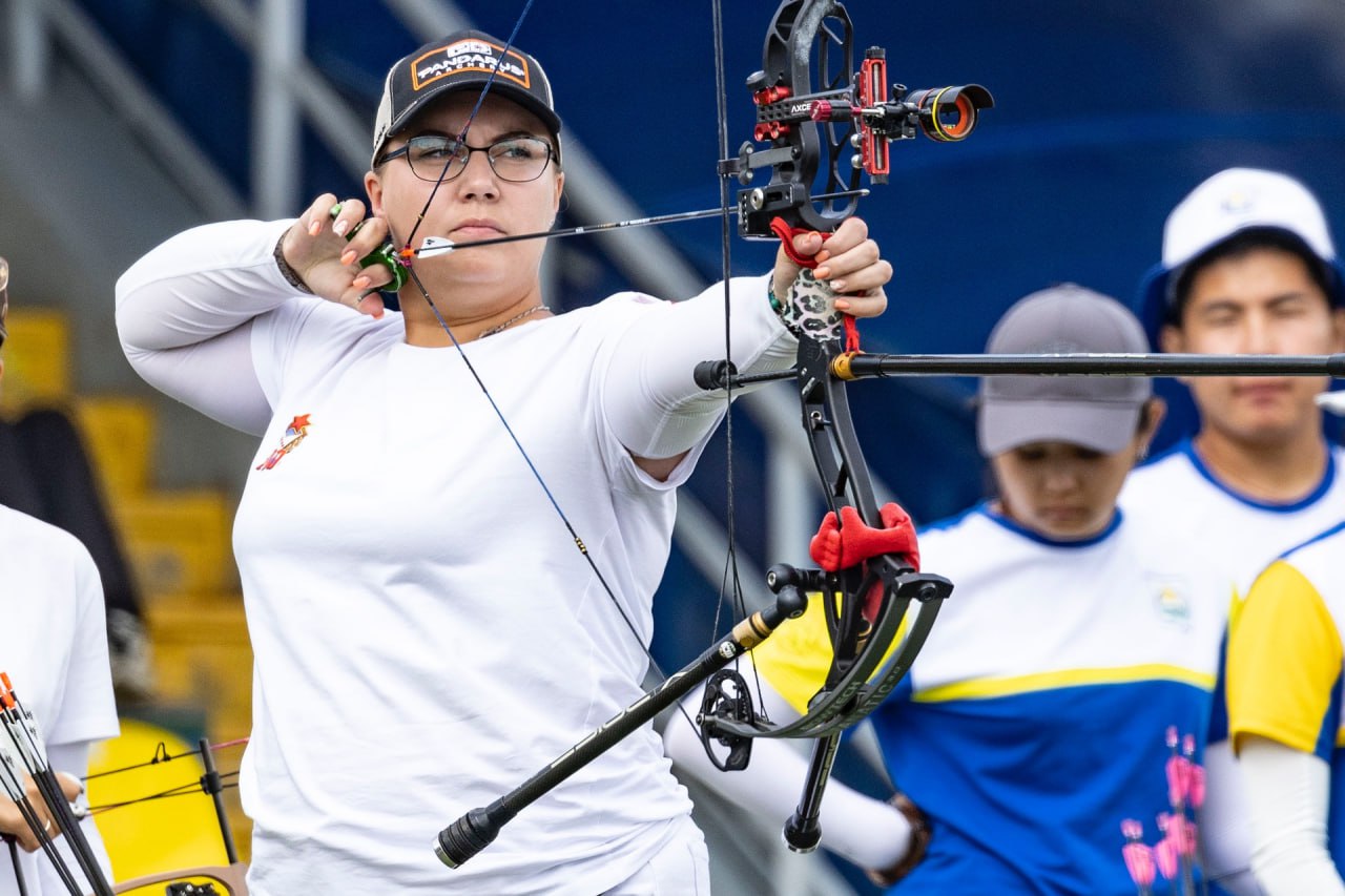 Великолукская спортсменка Александра Савенкова выиграла бронзу открытого Кубка Белоруссии по стрельбе из лука, который завершился в Минске Савенкова стала бронзовым призёром в миксте в паре с Сергеем Шенхоровым. В матче за бронзу они выиграли у Виктории Бальжановой и Виктора Калашникова – 156:147. В личных дисциплинах великолучане остановились в шаге от пьедестала – на четвёртом месте. В матче за бронзу великолукский лучник Сергей Кузнецов уступил Виктору Калашникову – 141:144, а Савенкова в бронзовом спарринге проиграла Екатерине Румянцевой – 143:145. Напомним, что 3 июня великолукский лучник Илья Силаев стартует на третьем этапе Кубка мира, который пройдёт в Турции.
