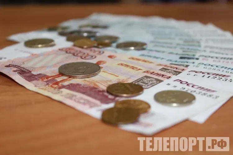 Самые высокие зарплаты для соискателей названы в Приамурье  На портале "Работа России" зарегистрировано почти 62 тысячи вакансий предприятий и организаций Амурской области. Больше всего свободных рабочих мест представлено в строительной отрасли - 29 640. На втором месте по востребованности - профессиональная, научная и техническая деятельность. Таких специалистов требуется 20 380 человек. Замыкает тройку государственное управление и обеспечение военной безопасности - в этой сфере сейчас почти 2000 вакансий.  "Средняя зарплата в зависимости от сферы деятельности варьируется от 32 тысяч до почти 92 тысяч. Самое высокое вознаграждение, свыше 90 тысяч рублей, предлагают в добывающей и энергетической отраслях. Чуть меньше - 85 тысяч рублей - готовы платить в транспортной сфере. 60 тысяч и выше предлагают в финансовой и страховой деятельности, а также в области информации и связи", - рассказали в Амурском центре занятости населения.    ТЕЛЕПОРТ.РФ – здесь все об Амурской области  Написать нам