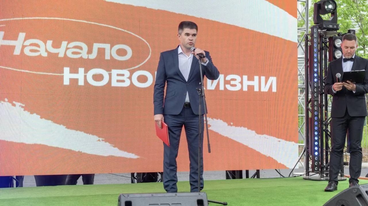 Начальник департамента архитектуры Хабаровска уволился Олег Сутурин проработал в мэрии почти три года Прочитать статью полностью Подписаться на DVHAB   Написать в DVHAB