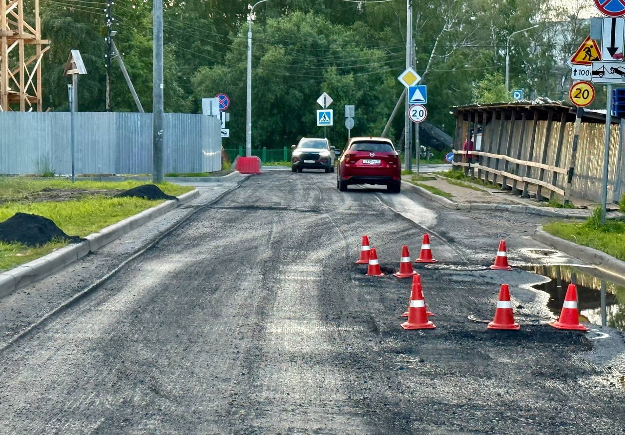 Проспект Новгородский начали ремонтировать. Работы проходят на участке от Воскресенской до Свободы.   Сегодня участок отфрезировали, рассказали в горадмине и опубликовали фото.     Архангельск №1   Прислать новость