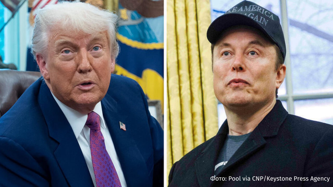Джефф Безос пытается воспользоваться разладом между Трампом и Маском ради получения госконтрактов. Об этом пишет Wall Street Journal.  Ранее агентство Reuters передавало, что Белый дом поручил министерству обороны штатов и NASA собрать подробную информацию о многомиллиардных контрактах с компанией SpaceX. Поручение было дано после публичного конфликта между президентом Дональдом Трампом и миллиардером Илоном Маском.  "Основатель компании Blue Origin [Джефф Безос — Ред.] говорил с Трампом по крайней мере дважды в этом месяце, а генеральный директор космической компании Дэйв Лимп приезжал в Белый дом, чтобы встретиться с главой администрации Трампа... По крайней мере в некоторых беседах с Трампом и его командой Безос и другие руководители Blue Origin призывали к заключению дополнительных госконтрактов", — говорится в статье.  По словам источников, руководители Blue Origin еще с лета 2024 года выражали обеспокоенность близостью к Трампу Илона Маска — руководителя компании SpaceX — и тем, как это может повлиять на доступ к госконтрактам для компании.  Ранее агентство Reuters передавало, что Белый дом поручил министерству обороны штатов и NASA собрать подробную информацию о многомиллиардных контрактах с компанией SpaceX. Поручение было дано после публичного конфликта между президентом Дональдом Трампом и миллиардером Илоном Маском.       Отправить новость