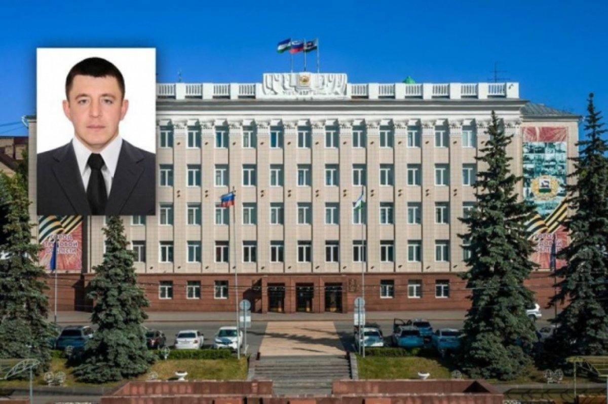 Управляющий делами администрации Уфы Рустам Хазиев стал заместителем сити менеджера Ратмира Мавлиева На новом посту господин Хазиев будет курировать молодежную политику гражданское общество спорт и кадровую политику мэрии Ранее эти вопросы находились в ведении Владимира Жебровского который ушел с должности в начале июля этого года по собственному желанию Коммерсантъ Подписаться Прислать новость novosti bash bot