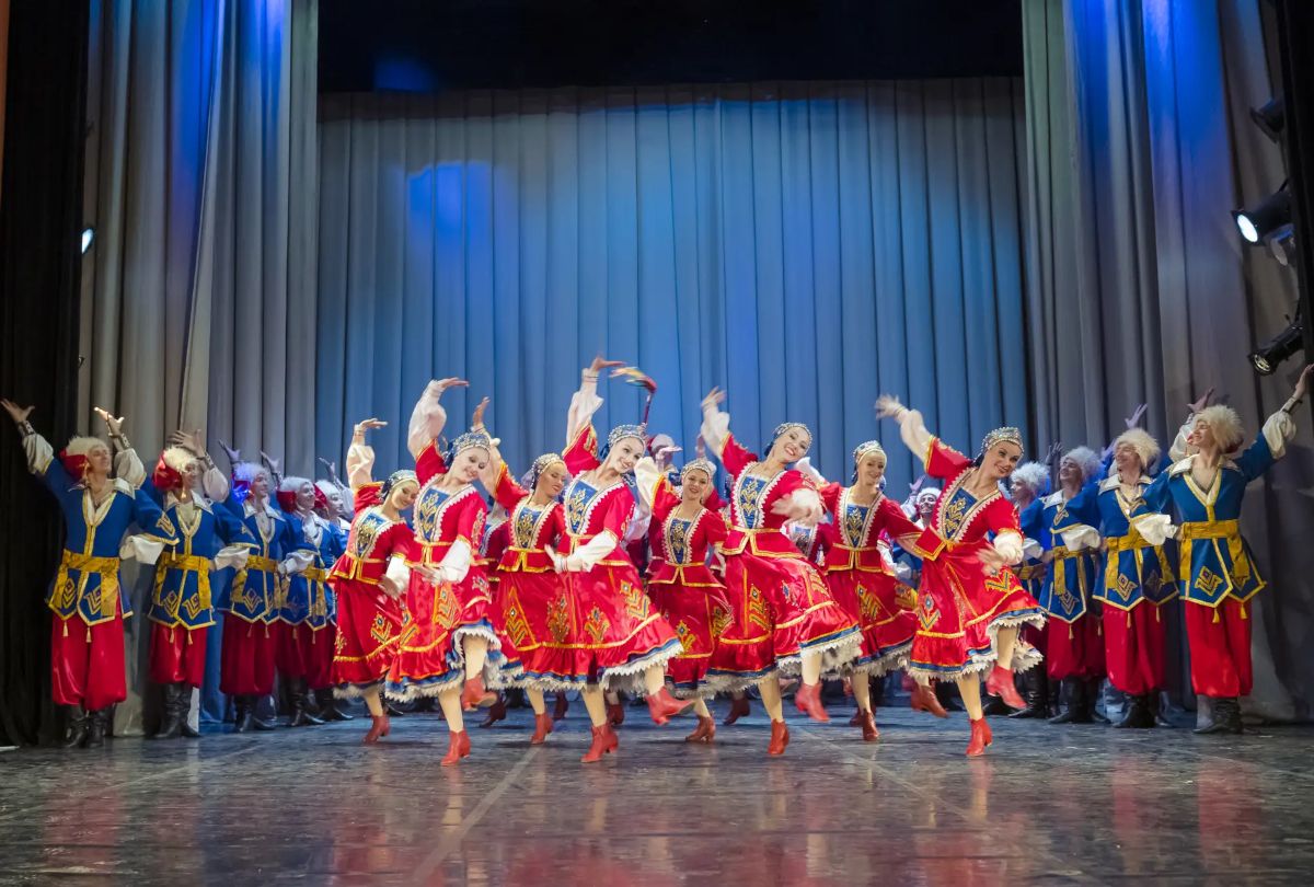 Владимирские театры отправятся на всероссийские гастроли в 2026 году   newsvladimir ru fn 1799167 html В 2026 году более 300 театральных коллективов из разных уголков страны представят свои спектакли в рамках Всероссийского гастрольно концертного плана Программа состоит из двух направлений Большие гастроли и Мы Россия Среди участников в том числе Владимирский государственный вокально хореографический ансамбль Русь имени М Н Фирсова   Прислать новость Подписаться   Мы в MAX