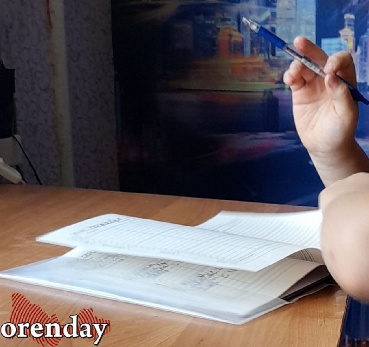 Orenday Оренбург Запретить учителям задавать на дом непройденный материал предложили депутаты от фракции Новые люди По их словам сейчас отсутствует однозначное регулирование планирования содержания домашнего задания поэтому школьникам часто задают материал не разобранный на уроках А вы поддерживаете