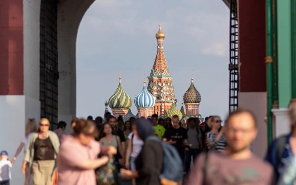 Москва заняла первую строчку среди регионов в рейтинге «новой индустрилизации». Рейтинг составило Аналитическое кредитное рейтинговое агентство. Второе место по вкладу в общероссийский показатель — у Санкт-Петербурга. Далее следуют Московская область, Ленинградская область и Татарстан, пишет РБК. Столичные власти отмечали, что «индустриальный сектор Москвы растет ударными темпами», это отражает «общий курс на реиндустриализацию».