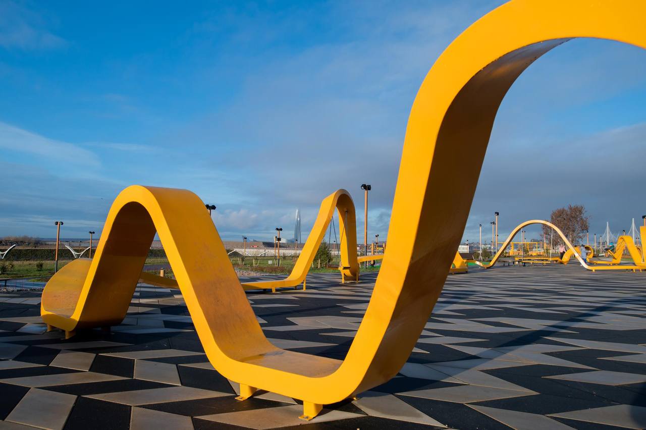 В Петербурге в этому году благоустроят более 50 общественных пространств Об этом Деловому Петербургу сообщили в пресс службе комитета по благоустройству Точное число объектов ещё не известно однако как отмечают в ведомстве благоустроенные объекты появятся во всех районах города Так в следующем году продолжится благоустройство пляжей Курортного района На очереди пляж Чудный в Репино и Новый в Тарховке в городе Сестрорецк В 2026 м также выполнят благоустройство набережной реки Утки набережной реки Смоленки от Наличного моста до Уральского моста территории в Кировском районе вдоль реки Новая и Линейного парка на Васильевском острове Подробнее читайте в материале ДП по ссылке Сергей Ермохин ДП Подписаться на ДП в Telegram MAX