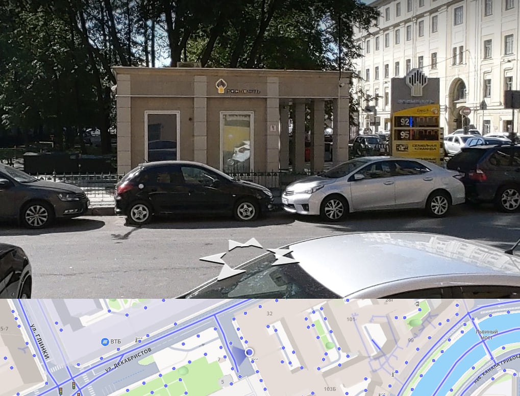 Смольный отказался сохранять заправку на месте выхода из станции метро Театральная Комиссия по землепользованию и застройке Петербурга отказала ПАО НК Роснефть в сохранении заправки на месте планируемого выхода из станции метро Театральная На протокол заседания комиссии с соответствующим решением обратил внимание Деловой Петербург Роснефть предлагала городской администрации пересмотреть территориальные зоны для сохранения АЗС Компания настаивала на этом и на этапе утверждения планировки станции обосновывая отсутствием других заправок в Адмиралтейском Сенном и Коломне округах Станция Театральная также затронет здание Дома быта владельцы которого активно возражают против сноса Фото Скриншот Яндекс Карты kommersant spb