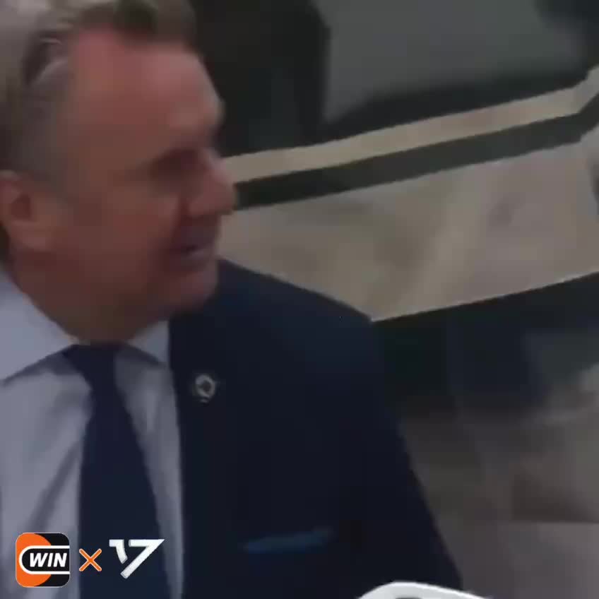 Дин Эвасон покинул пост главного тренера Коламбус Блю Джекетс, его заменил Рик Боунесс