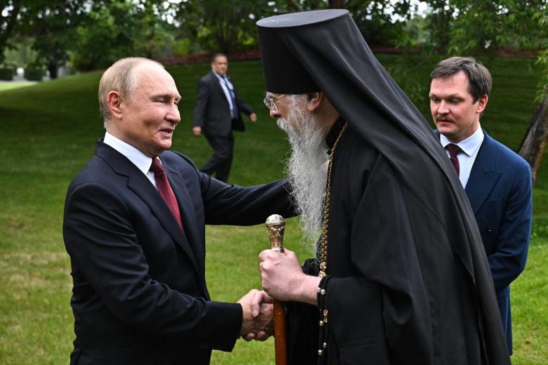 Архиепископ Алексий публично извинился после встречи с Путиным Он принёс отдельные извинения за то что не попросил президента о завершении конфликта и не согласовал встречу со Священным синодом bankrollo