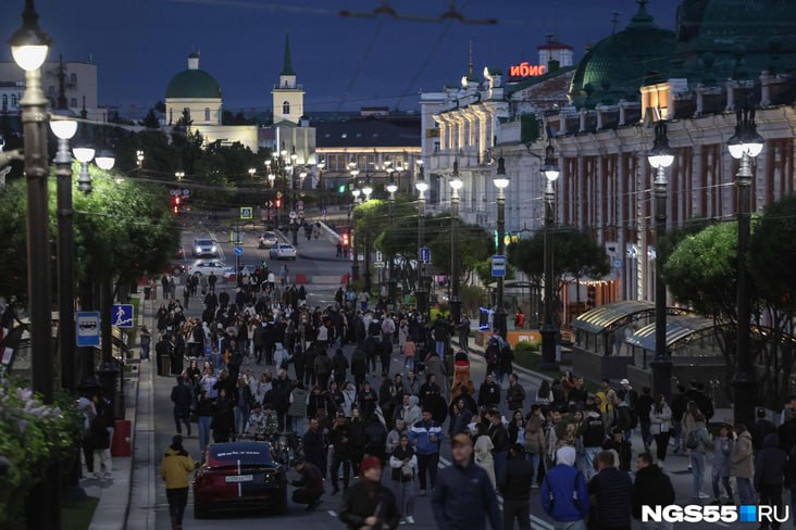 Перекрытие Любинского проспекта по выходным хотят продлить на сентябрь Об этом в своем телеграм канале сообщил губернатор Виталий Хоценко По его словам акция может быть продлена на месяц Ранее Пешеходный Любинский хотели завершить 31 августа Этот проект мы запустили в рамках Молодежной столицы И есть инициатива в социальных сетях от молодежных организаций о продлении данного проекта до конца сентября пока еще стоит теплая погода сообщил губернатор в своем телеграм канале Также Виталий Хоценко запустил голосование нужно ли продлевать перекрытие Любинского проспекта и акцию Пешеходный Любинский Сейчас 76 проголосовавших из почти 1500 человек высказались за Принять участие в опросе можно до 22 часов 25 августа