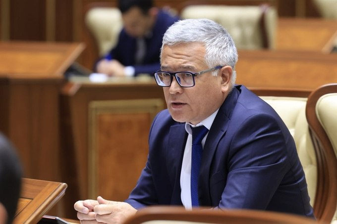 Шавкат Мирзиёев отметил халатность и безответственность первого заместителя председателя комитета Мубина Мирзаева который отвечал за это направление и проработал в нем семь лет в связи с этим чиновника сняли с должности