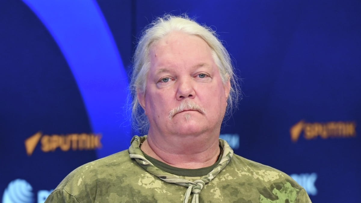 Фигуранты дела об убийстве журналиста Рассела Бентли в ДНР получили от 1 5 до 12 лет Журналист был убит в Донецке в апреле 2024 года По версии Следственного комитета РФ военные применили к Бентли физическое насилие и пытки повлекшие смерть после чего перенесли тело в автомобиль и подорвали его тротиловой шашкой Под следствие попали четверо российских военнослужащих Виталий Вансяцкий Владислав Агальцев Владимир Бажин и Андрей Иорданов