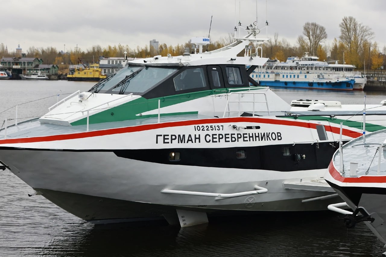 В Казани представили новый метеор Герман Серебренников Планируется что его запустят по маршруту Казань Набережные Челны после восстановления челнинского причала сообщил директор Флот РТ Роман Лизалин Новый метеор разработали с учетом замечаний пассажиров на нем увеличена скорость дальность хода и улучшена шумоизоляция Вечерка в MAX в Telegram
