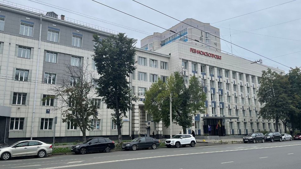 Министерство экономического развития Ярославской области переехало с улицы Свободы 62 на улицу Советскую 69 в правительственный квартал Теперь в его бывших помещениях разместится областное министерство культуры которое освободит здание на улице Революционной Здание памятник планируют выставить на продажу Фото Правительство Ярославской области Еще больше новостей в Telegram канале Ъ Ярославль