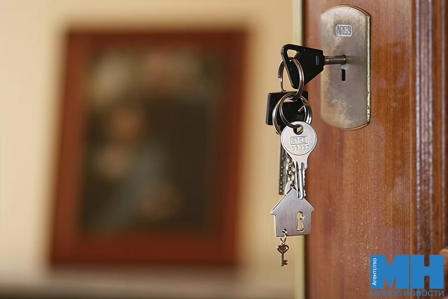 В Беларуси сокращены сроки заселения в арендное жилье Постановление О распоряжении государственным жилищным фондом подписал премьер министр Александр Турчин  Документом приводится в соответствие постановления Совета Министров В частности Указом Президента 388 О совершенствовании порядка заселения арендного жилья предусмотрено обеспечить заселение в арендное жилье в течение 30 рабочих дней  Сокращен срок размещения местными органами власти информации о наличии арендного жилья с 7 до 1 дня  Установлен срок обращения граждан для заключения договора найма арендного жилья до 5 рабочих дней Подробнее о корректировках здесь   Минск Новости MINSKNEWS BY Telegram Viber FB VK Inst TikTok YouTube