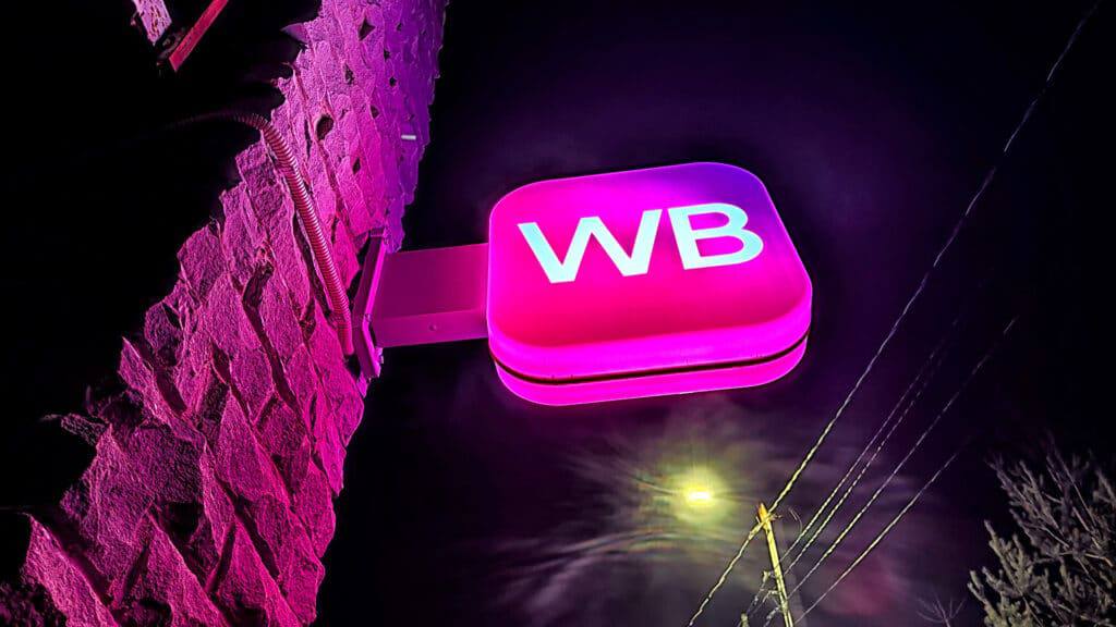 Wildberries снизил стартовый взнос для продавцов в Казахстане Маркетплейс уменьшил лицензионный платеж при регистрации новых продавцов почти в шесть раз с 173 641 до 32 650 тенге сообщили в пресс службе компании Сумма вносится при открытии кабинета на портале WB Партнеры и зачисляется на рекламный баланс для продвижения товаров В Wildberries пояснили что это решение должно облегчить запуск малого бизнеса на платформе в преддверии высокого сезона продаж Компания также усилила логистику пропускная способность складов летом выросла на 50 а до конца года действует акция с бесплатным хранением на шести ключевых складах kursivm kursiv news