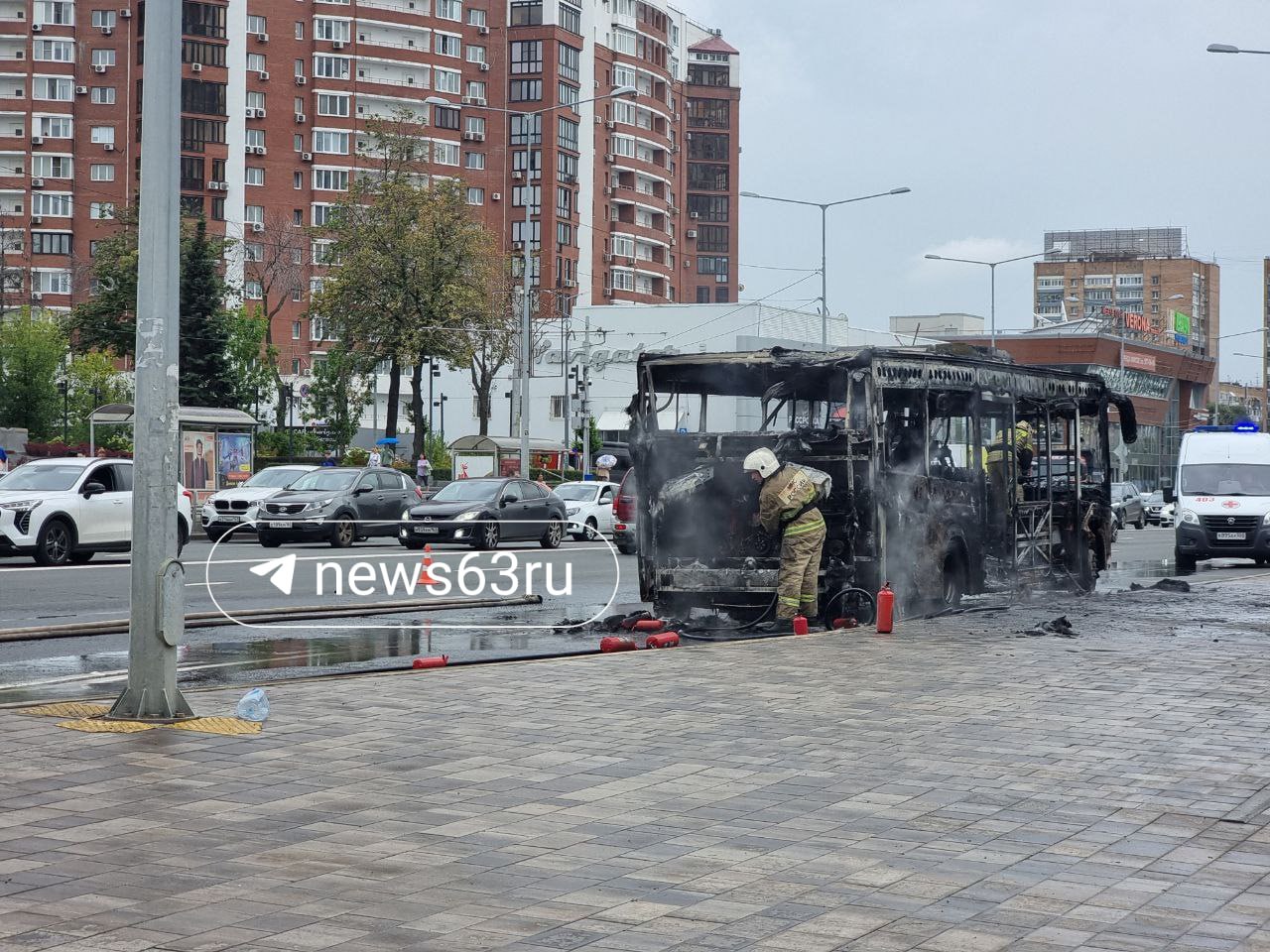 Автобус полностью сгорел возле Третьяковки  На маршруте №91 произошло возгорание автобуса ГАЗ. Все 10 пассажиров успели самостоятельно эвакуироваться до того, как транспортное средство было полностью уничтожено огнём.  По данным источника  , машина принадлежала тульскому ООО «Ирбис».