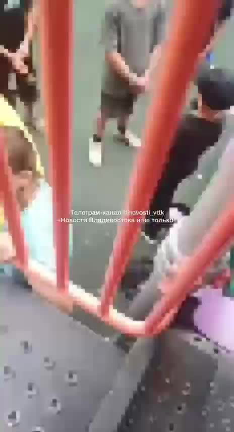 В Лучегорске группа школьников напала на одноклассника из-за подозрений в краже самоката