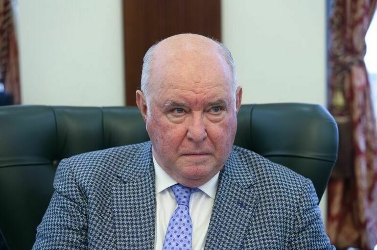 Нервозность ЕС перед встречей лидеров РФ и США  Европейские столицы демонстрируют негативную реакцию на предстоящую встречу президентов России и США, запланированную на 15 августа на Аляске.   По мнению сенатора Григория Карасина, это обнажает углубление русофобии в Брюсселе. Обе стороны, ЕС и НАТО, продолжают настойчиво подчеркивать свое недовольство.   Президент Еврокомиссии Урсула фон дер Ляйен и глава НАТО Марк Рютте активно выражают различные позиции по этому вопросу. Предполагается, что встреча станет площадкой для обсуждения кризиса на Украине.     Украинский лидер также высказался, отвергнув любые территориальные уступки.