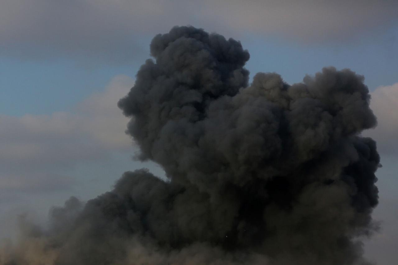 В Саратове дроны повредили жилые дома Ночью город подвергся атаке беспилотников По словам губернатора Романа Бусаргина повреждения зафиксированы в жилом секторе пострадал один человек На месте работают экстренные службы Около 3 20 мск власти объявили угрозу атаки дронов а за час до этого аэропорт Саратова временно приостановил прием и отправку рейсов Читайте Газету Ru в MAX Участвуйте в розыгрыше