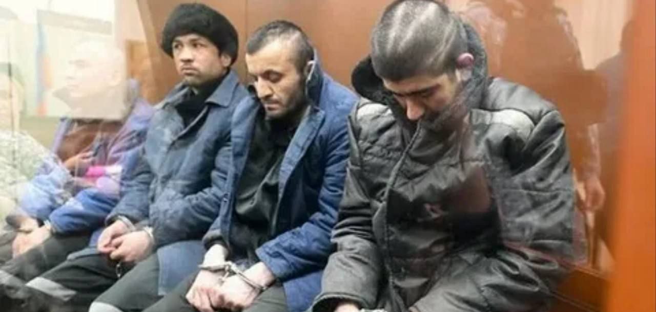 Лишь один из обвиняемых по делу о теракте в «Крокус Сити Холле» признал вину и раскаялся Остальные фигуранты дела ограничились признанием вины без раскаяния. Об этом сообщает ТАСС со ссылкой на материалы уголовного дела.