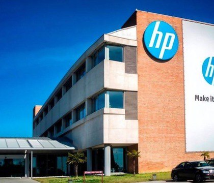 HP объявила о планах сократить до 6000 рабочих мест к 2028 году ради снижения затрат Компания надеется экономить за счет внедрения искусственного интеллекта около одного миллиарда долларов в год HP объявила о новом плане реструктуризации который предусматривает сокращение от 4000 до 6000 рабочих мест в течение следующих трех лет Как сообщает Bloomberg эта мера должна помочь компании ежегодно экономить около одного миллиарда долларов