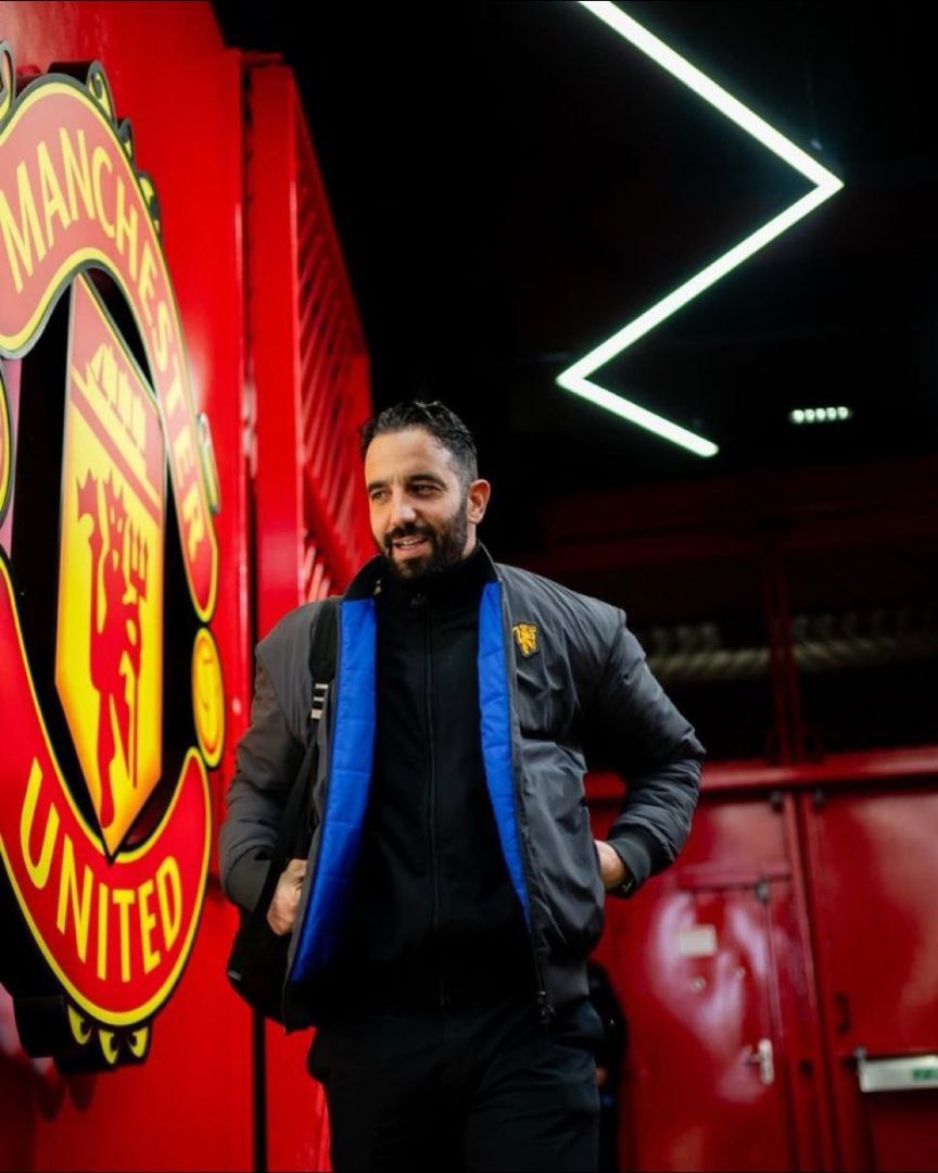 Рубен Аморим уволен с поста главного тренера Манчестер Юнайтед сообщает пресс служба клуба До лета исполняющим обязательности будет Даррен Флетчер чьи сыновья близнецы Джек и Тайлер уже дебютировали за МЮ Это второе увольнение в топ клубах в 2026 году Ранее Челси расстался с главным тренером Энцо Мареской Рубен Аморим худший тренер МЮ по проценту побед 31 9 с 1958 года МЮ занимает шестое место в чемпионате Англии набрав 31 очко в 20 матчах Команда одержала с декабря две победы в семи играх про одном поражении