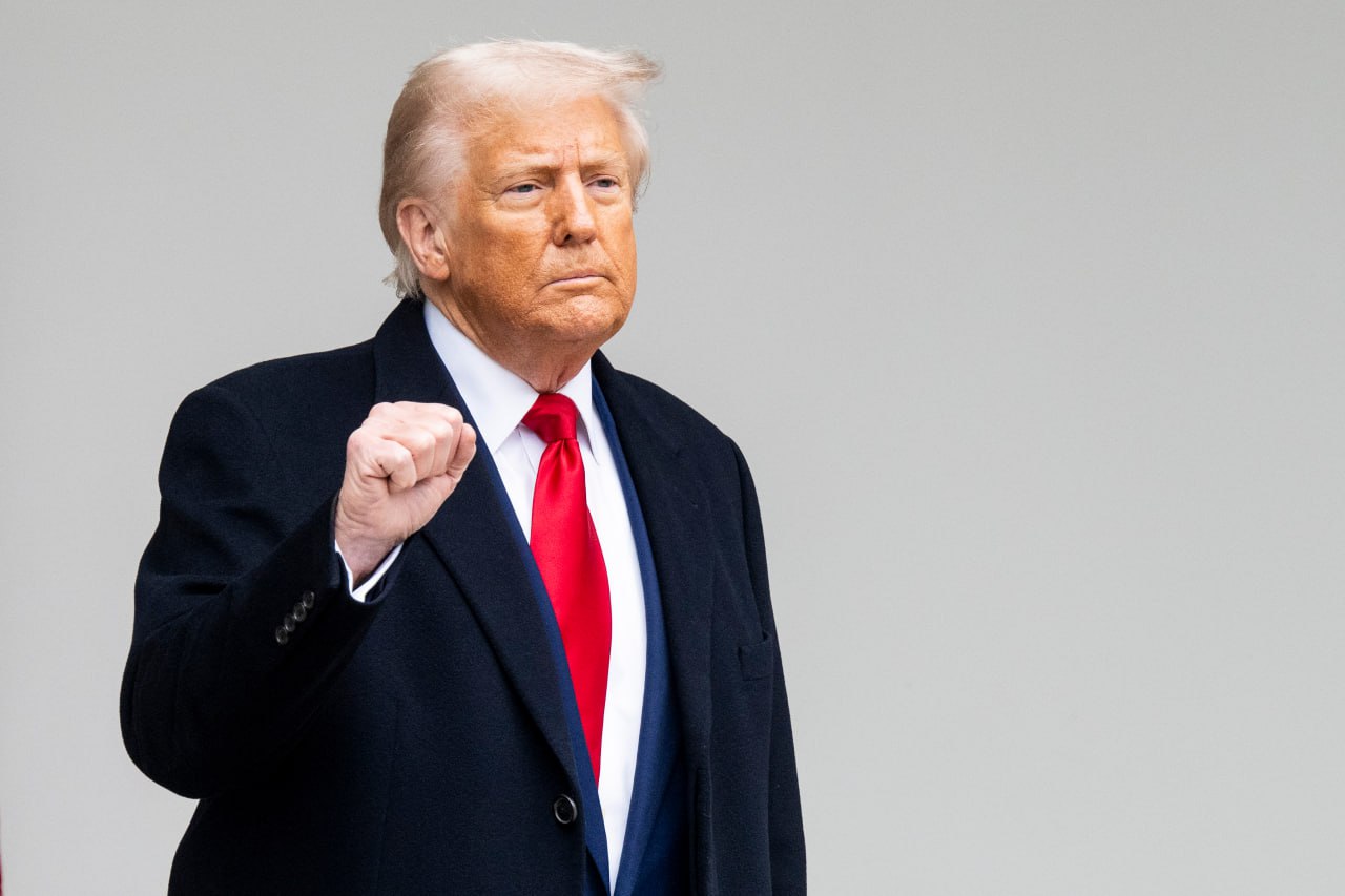 Дональд Трамп согласился поддержать план «коалиции желающих» по Украине Однако президент США может ещё поменять своё мнение, пишет издание Politico со ссылкой на европейских чиновников. На встрече в Киеве европейские лидеры предложили усилить давление на Россию, чтобы она согласилась на 30-дневное прекращение огня без предварительных условий. В противном случае в отношении Москвы будут введены новые санкции. Кроме того, продолжится наращивание военной поддержки Украины. Подпишись на «Говорит Москва»