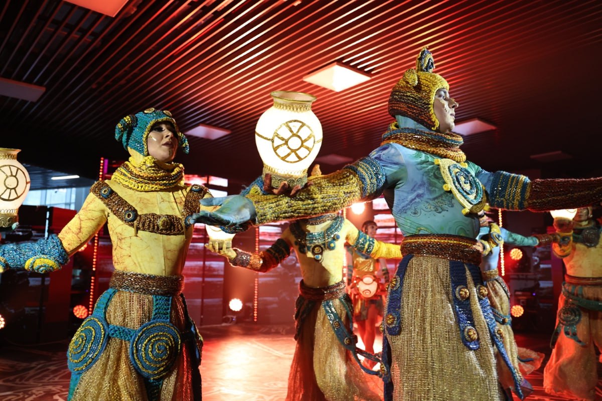 Фестиваль Зимнее солнце Аркаима пройдет в Челябинске в третий раз В начале февраля в Челябинске пройдет масштабный исторический фестиваль Зимнее солнце Аркаима Мероприятие уже в третий раз объединит исследователей реконструкторов музейных работников и всех кто интересуется древней историей Южного Урала Гостей ждет насыщенная программа охватывающая период от каменного века до средневековья Мастер классы интерактивные зоны реконструкции и культурные представления позволяют почувствовать атмосферу древней жизни Южного Урала отмечает общественный деятель учредитель Фонда социальных культурных и образовательных инициатив 2020 Ирина Текслер   t me chgub