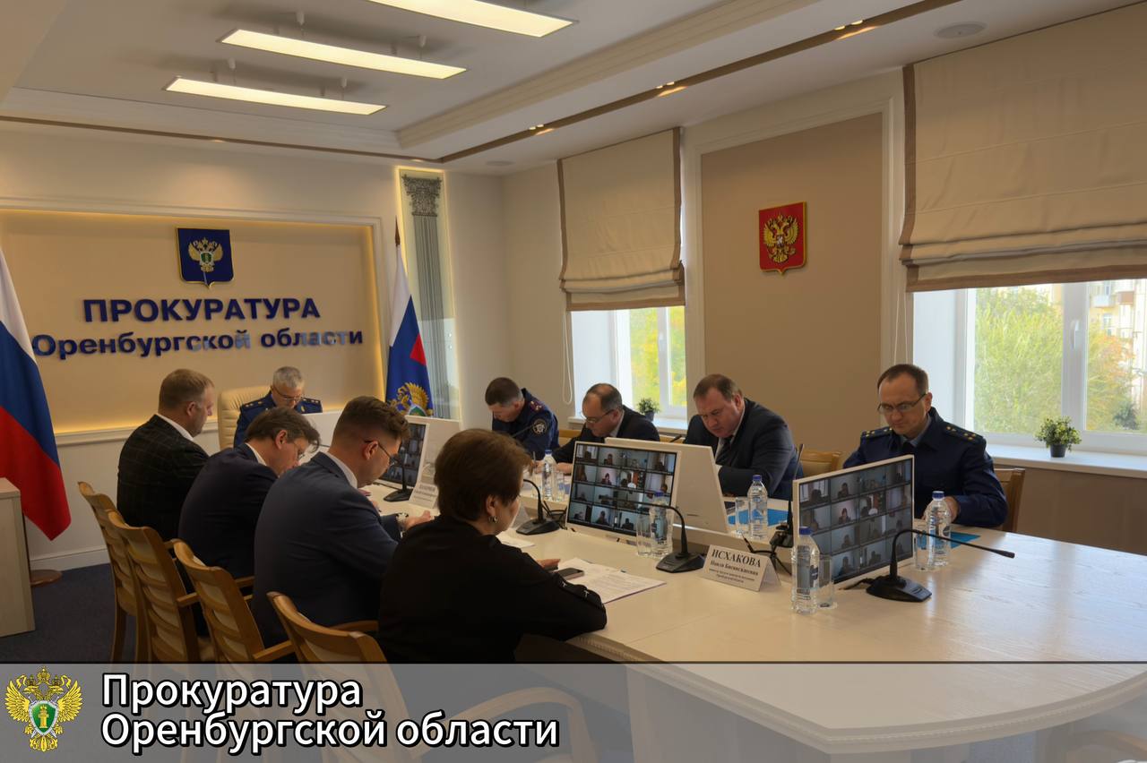 В Оренбуржье расследуют пять уголовных дел о нарушениях в сфере нацпроектов В этом году выявлено более 900 нарушений Принято свыше 550 актов прокурорского реагирования Около 250 человек привлечены к ответственности Какие нарушения выявили прокурорские проверки   Нацпроект Продолжительная и активная жизнь проблемы с обеспечением льготными лекарствами и исполнением контрактов на ремонт медучреждений Часто нарушается процедура торгов в том числе заключаются контракты с единственными поставщиками   Молодежь и дети были выявлены задержки в подготовке проектно сметной документации срыв сроков ремонта и недостаточное качество работ   Кадры нарушения при ремонте зданий центров занятости в рамках нацпроекта Недобросовестным подрядчиком признана компания которая работала в Новоорском Пономаревском и Сакмарском районах Фото прокуратура Оренбургской области