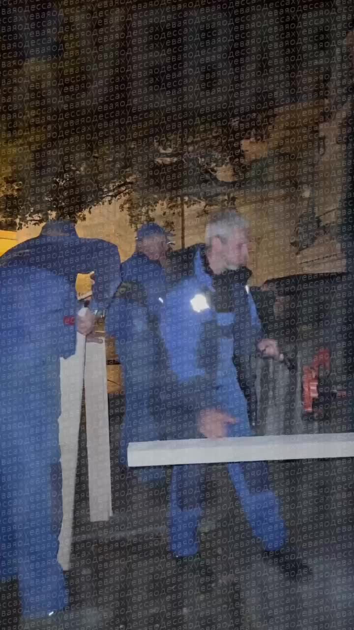 В Одессе заколачивают памятник Пушкину на фоне конфликта с экс-мэром Трухановым