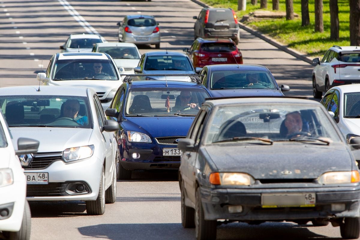 Из-за коммунальной аварии временно перекрыта улица Горького в Липецке Авария на сетях внесла днем 5 мая коррективы в дорожное движение в Липецке. Улица Горького, а конкретнее от Советской в сторону улицы 8 Марта, на период устранения порыва закрыта для движения автотранспорта. ↗ Прислать новость Подписаться
