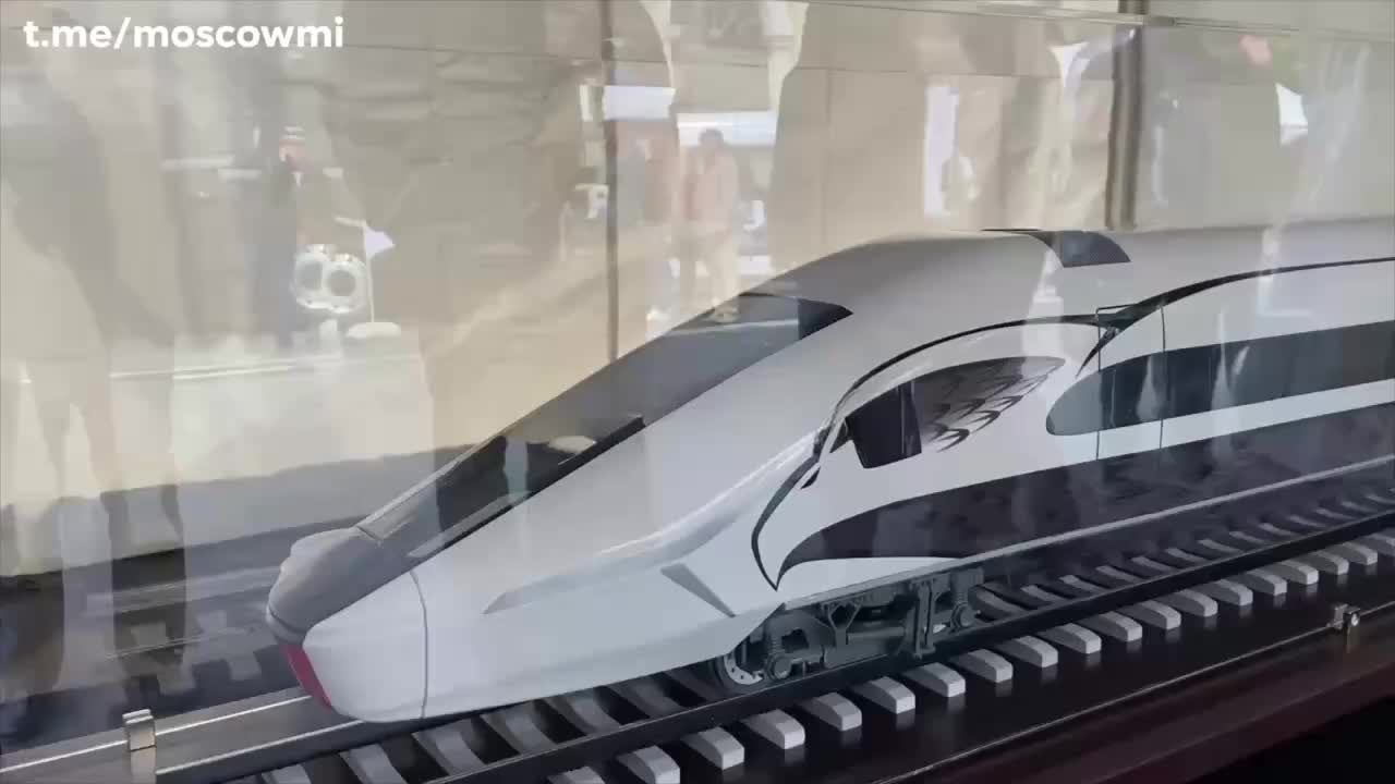 Представлен макет высокоскоростного поезда между Москвой и Петербургом