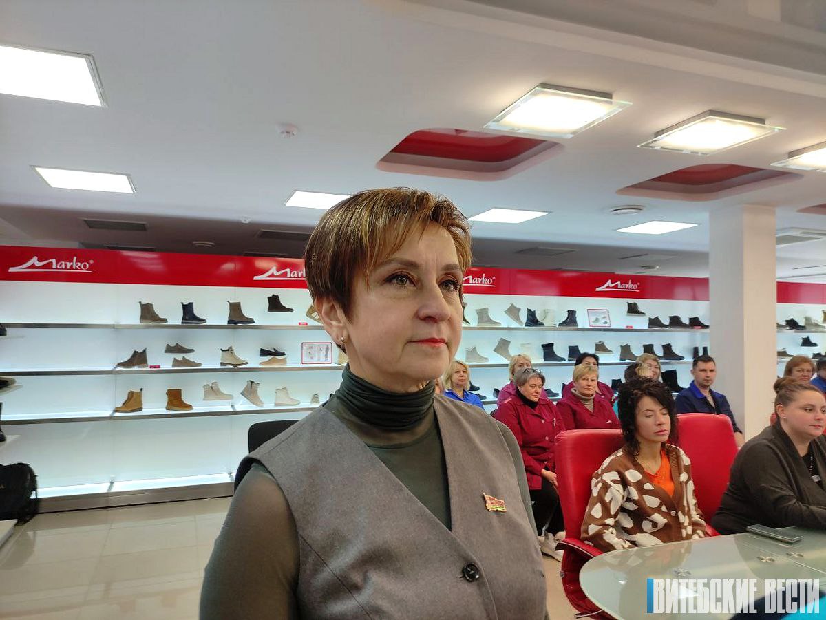 Наталья Василевская отметила важность подобных встреч с коллективами предприятий Мы уже начали разговор с руководством предприятия очень много тем для обсуждения Ведь работаем для того чтобы делать жизнь лучше проще и понятнее а такие встречи вызывают интерес у людей прокомментировала она Всебелорусское народное собрание ВНС это не просто политическое но и историческое событие лично для меня как для гражданина нашей страны Послание Президента расставляет акценты для понимания как мы сработали и как двигаться дальше На ВНС была утверждена обновленная Программа социально экономического развития страны на следующую пятилетку Все ключевые приоритеты в ней согласуются со стратегическими задачами которые поставил глава государства Поэтому ВНС стало знаковым событием которое во главу угла ставит интересы каждого человека отметила Наталья Василевская Сайт TikTok VK Instagram YouTube ОК Стикерпак ВВ Чат бот