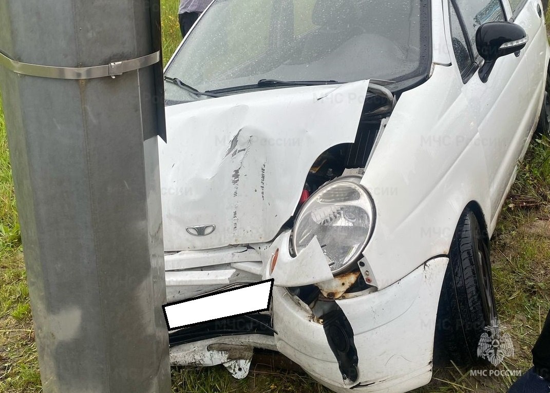 В Калуге произошло два ДТП с пострадавшими  По данным МЧС России по Калужской области, сегодня, 4 августа, днем в областном центре на Телевизионной столкнулись автомобили «Лада Гранта» и «Хавал». В аварии один человек получил травмы.  Также через полтора часа на 39 км автодороги Р-132 автомобиль «Матиз» врезался в опору уличного освещения. Здесь тоже есть пострадавшие. Об их состоянии не уточняется.     Подписаться. .