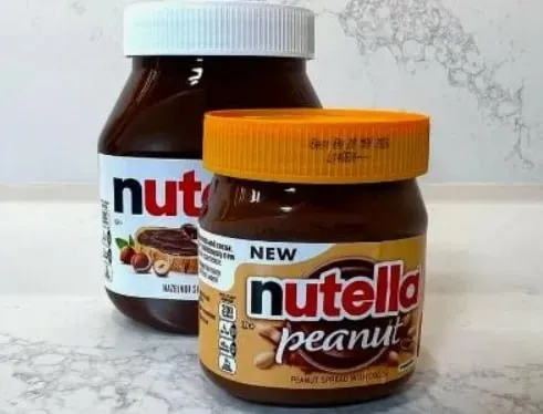 Итальянская компания Ferrero сообщила о выпуске новой шоколадной пасты Nutella со вкусом жареного арахиса Впервые за 60 лет производитель выпустил что то новое В компании рассказали что это произошло в ответ на запросы потребителей Пасту со вкусом жареного арахиса просили давно NewRetail Приходите к нам в MAX