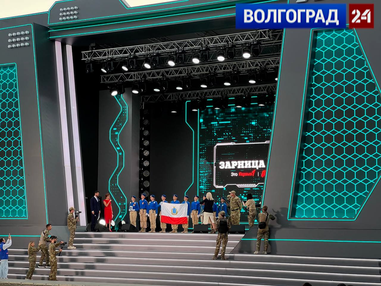 Началось награждение победителей Зарницы 2 0 Торжественная церемония проходит на главной высоте России Сегодня у участников был финальный бой в Волжском Сергей Вечёркин Подписаться Перейти на сайт