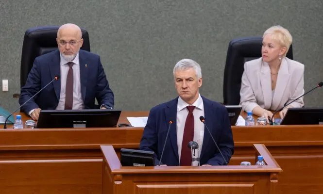 Парламент Карелии поддержал отчёт главы республики о деятельности Правительства региона за 2025 год На заседании Законодательного Собрания за это решение проголосовали 23 депутата Глава Карелии Артур Парфенчиков представил итоги социально экономического развития уделив внимание ключевым сферам и ответил на вопросы парламентариев которые затрагивали финансирование поддержку предприятий и социальные вопросы Председатель Заксобрания Элиссан Шандалович отметил важность единства и слаженности действий в непростых условиях Столица в МАКС Прислать новость Реклама