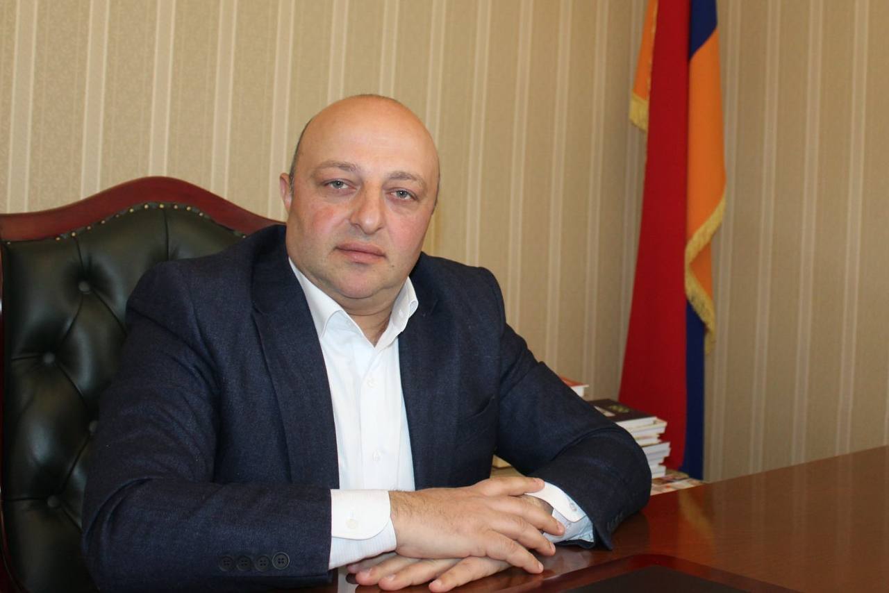 В настоящее время сотрудники СНБ в масках также проводят незаконный обыск в доме депутата от фракции «Армения» Артура Саргсяна. Ишхан Сагателян