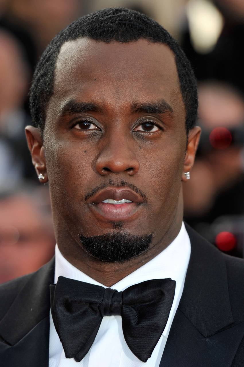 Прокуроры сняли с P.Diddy обвинения в попытке похищения людей, попытке поджога чужого имущества и пособничестве торговле людьми Суд продолжается. Против P.Diddy множество дел, которые продолжают расследовать KOSTI