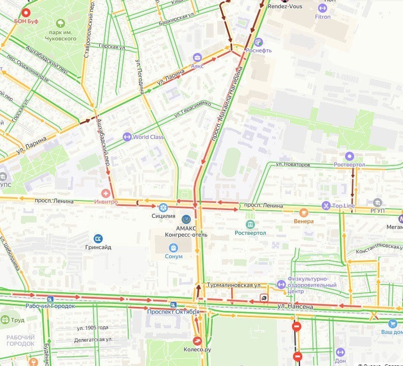 На ул. Нансена в Ростове образовалась пробка в полтора километра - от пересечения с пр. Автомобильным до НИИ Радиосвязи. Причиной стала авария, которая задерживает движение в правом и среднем рядах.   Согласно сервису "Яндекс. Карты", сейчас по Ростову шестибалльные пробки. Движение сковано преимущественно на ул. Шеболдарева, пр. М. Нагибина, ул. Доватора и на пр. Стачки.   Фиксируются новые аварии, будьте внимательны на дорогах!  Подписаться   Прислать новость