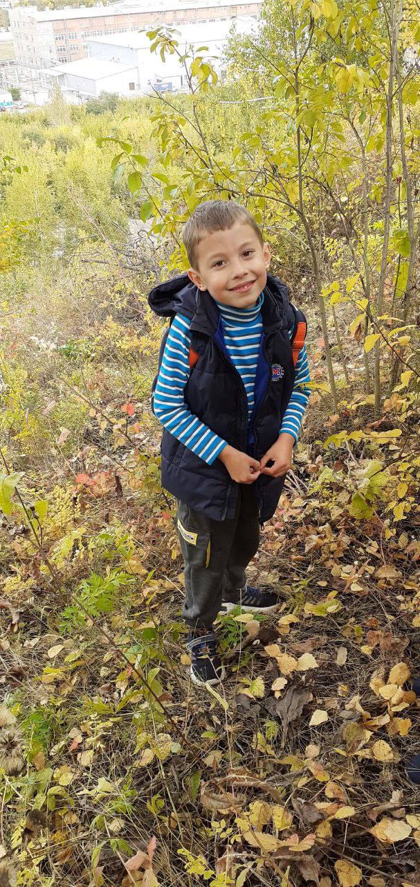 В Красноярске полицейские разыскивают пропавшего 11 летнего мальчика Сегодня утром в дежурную часть полиции поступило сообщение от жительницы Железнодорожного района Красноярска о том что ее 11 летний сын вчера вечером ушел из дома на прогулку и до настоящего времени о его местонахождении ничего не известно На поиски мальчика ориентирован личный состав уголовного розыска инспекторы по делам несовершеннолетних участковые уполномоченные наружные наряды полиции Приметы разыскиваемого рост около 150 см телосложение худощавое европейский тип лица волосы русые стрижка короткая Был одет в черный пуховик темно зеленую шапку с ярким красным помпоном черно белые кроссовки Всех кому что либо известно о местонахождении несовершеннолетнего просим сообщить в полицию по телефонам 221 34 42 249 03 15 или 102 1 2 3 4 5 6 7 ГУ МВД России по Красноярскому краю Подписаться MAX Поддержать МВД 24 Подписаться ВКонтакте