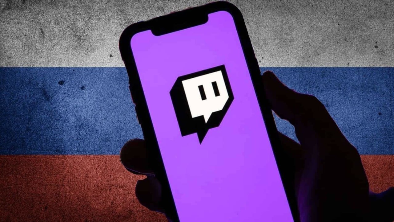 Роскомнадзор заявил, что Twitch обязан выплатить штрафы на 60 миллионов рублей.  Ряд материалов, размещенных на площадке Twitch, внесен в реестр запрещенной информации и до сих пор остается неудаленным. Среди них пронаркотический контент, недостоверная информация.  В адрес владельца интернет-сервиса ведомство направило требования о необходимости удаления запрещенных материалов.  Twitch внесён в реестр соцсетей в России, поэтому обязан сам выявлять и банить запрещёнку, но сервис игнорирует требования РКН и не выплачивает новые штрафы за несоблюдение российского законодательства.  В отношении компании в настоящее время действует мера понуждения в виде информирования поисковыми системами своих пользователей о нарушении иностранным лицом российского законодательства.  Тем не менее, Роскомнадзор пока не планирует ограничивать доступ к сайту Twitch в России.